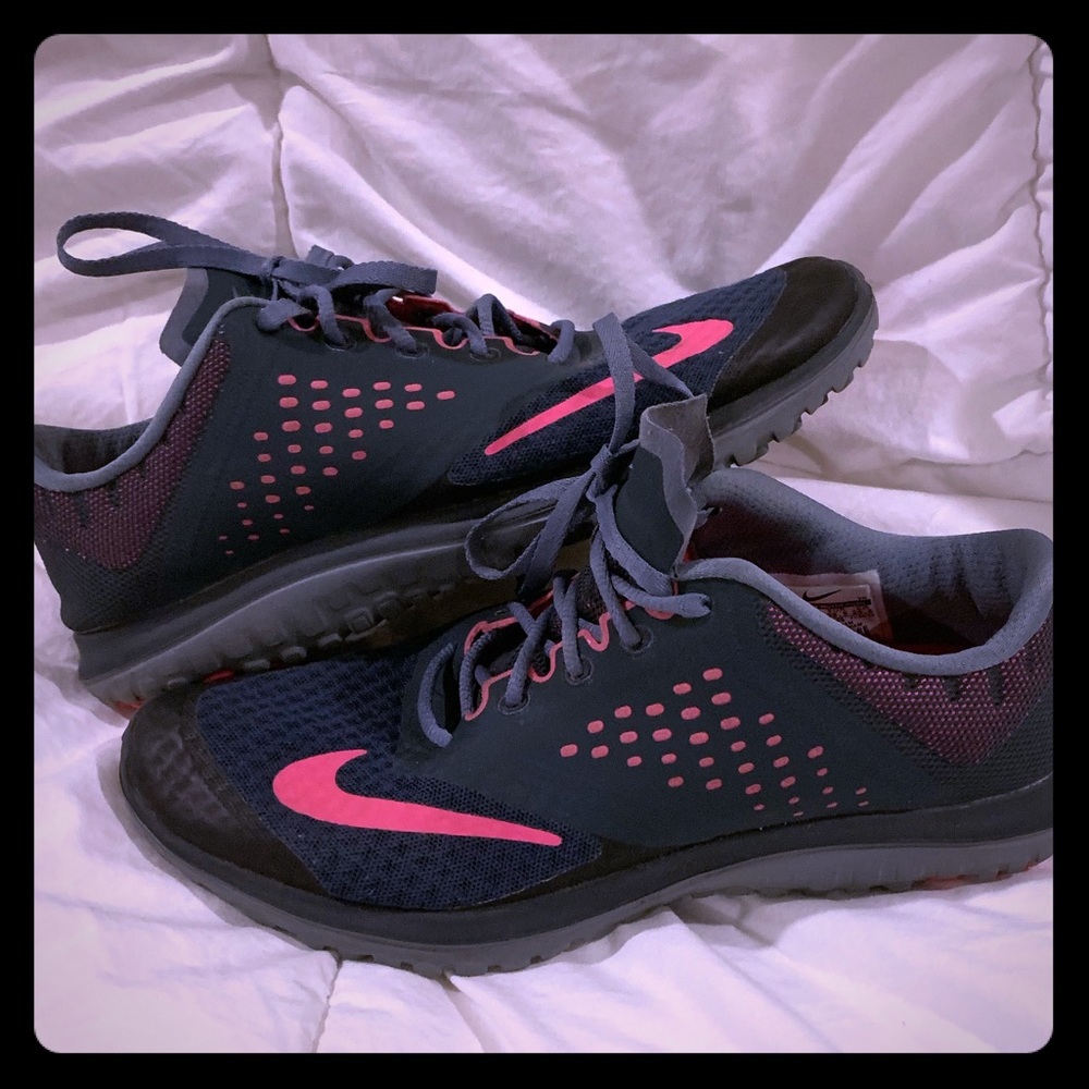 Women’s Size 7.5 Gray/Pink Nike Flex running shoes